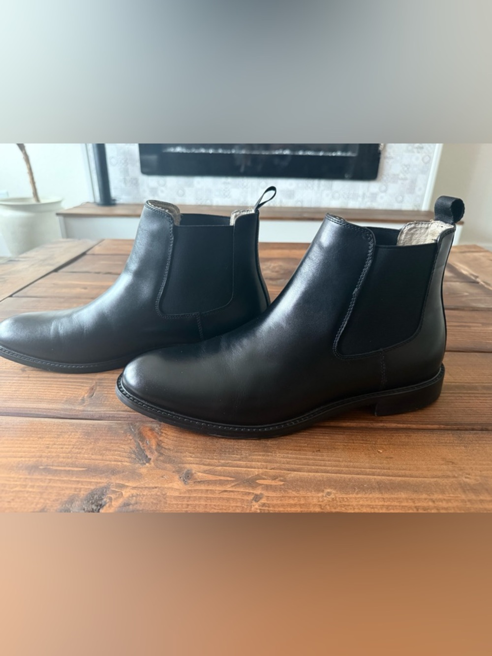 NEW Banana Republic Black Leather Chelsea Boots Men 10 - Picture 4 of 8